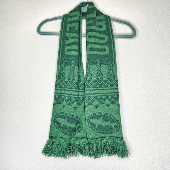 Dog Fishhead Green Winter Scarf - Picture 4 of 4
